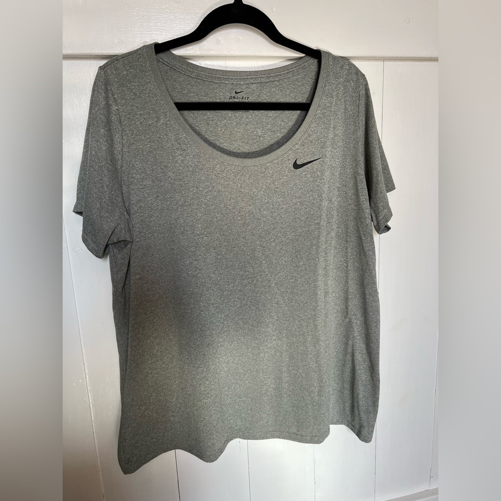 Womens XXL Nike dri-fit t-shirt